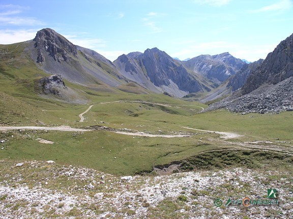 7 - Le distese di pascoli della Val Chiaffrea dai pressi del Colle della Bandia (2011)