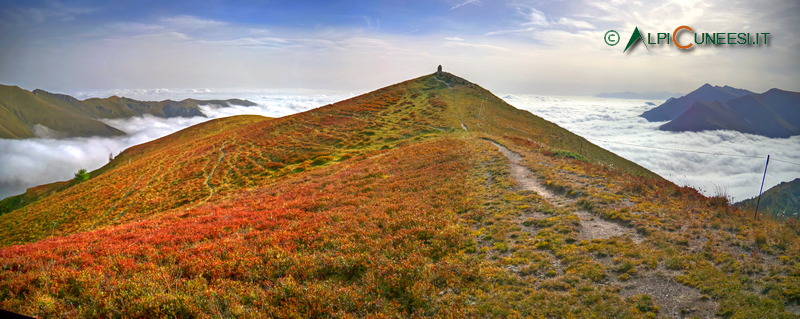 Valle Grana: il Monte Crosetta tra le nuvole (2013)