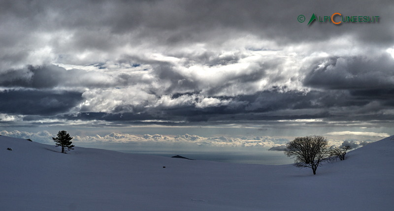 Valle Tanaro: neve e nuvole e mare... (2014)