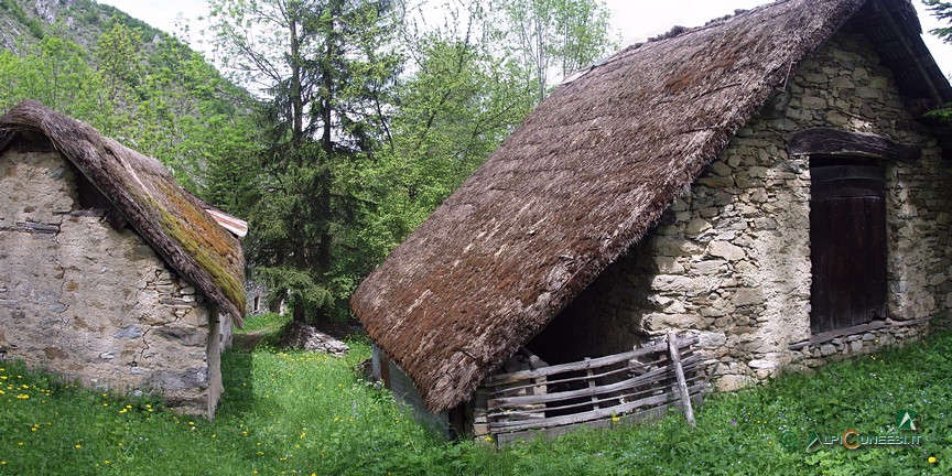 1 - Tetti in paglia di segale, ormai scomparsi, a Tetti Virutra sottana (2006)