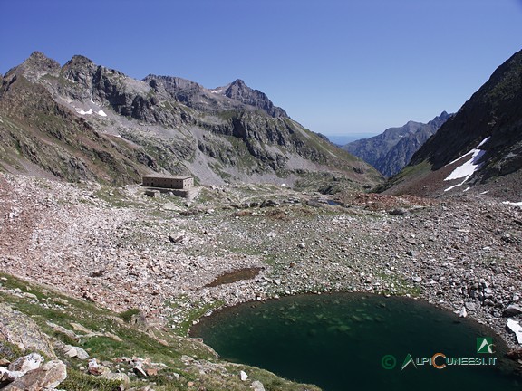 4 - Uno dei quattro Laghi superiori di Valscura, nella conca detritica ai piedi della Bassa del Druos (2009)