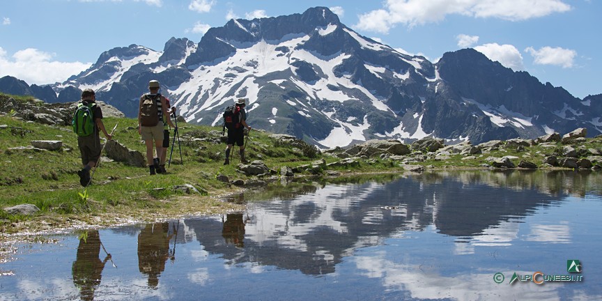 6 - Il Lagarot di Fenestrelle e il Monte Gelas sullo sfondo (2013, foto J. Veersteegh)