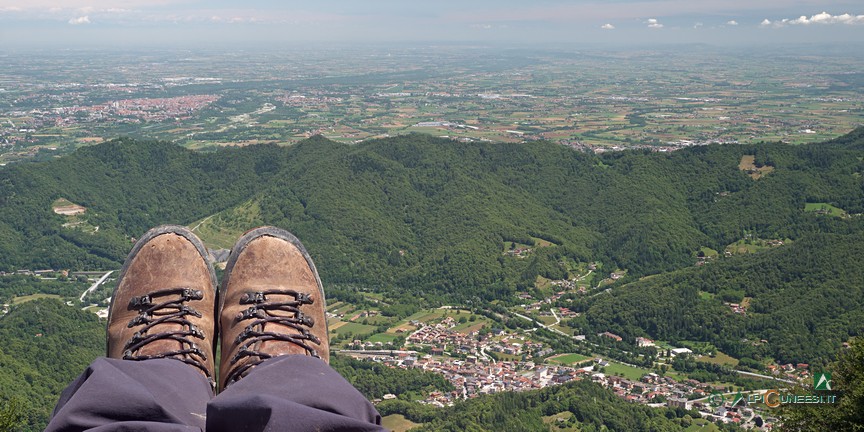 8 - Panorama dalla panchina gigante della Madonna della Luce (2024)