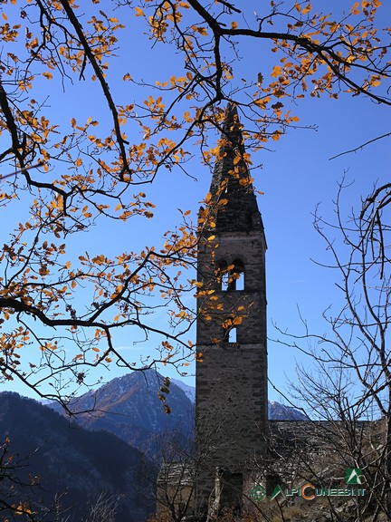 1 - Il bellissimo campanile della Chiesa di San Peyre (2010)