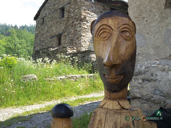 6 - Scultura in legno a borgata Castellaro (2013)
