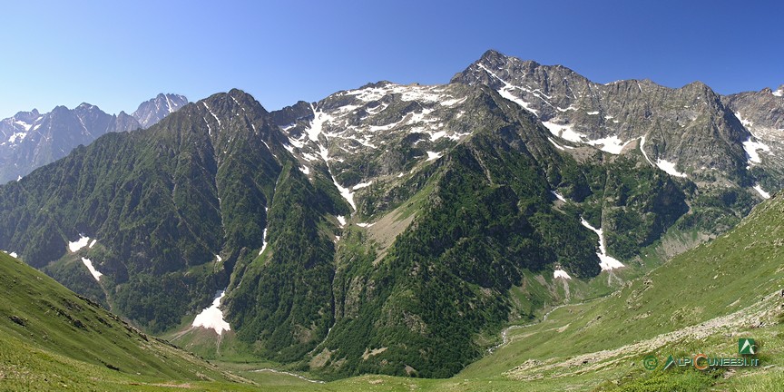 5 - Panorama sul Monte Matto e sul Massiccio dell'Argentera dal Colle di Marchiana (2011)