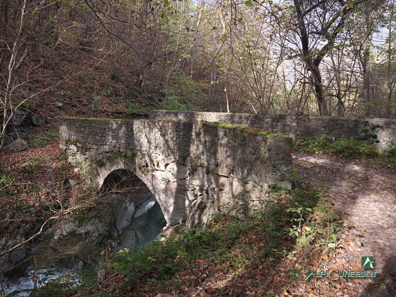 2 - Il ponte in pietra e cemento sul Rio Barchi (2024)