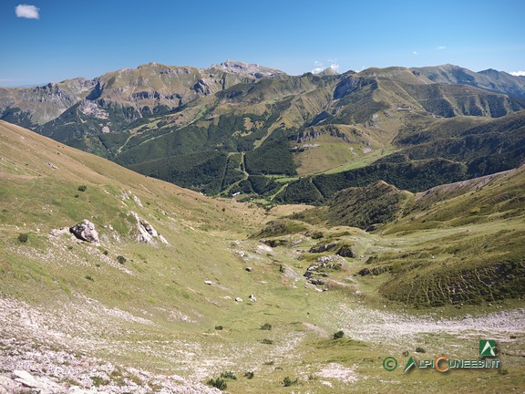 10 - Panorama sulle le Alpi Liguri dal pendio terminale verso il Passo di Ciotto Mien (2024)