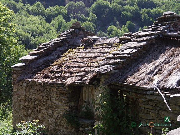 8 - Un tetto in paglia resiste a Merea (2009)